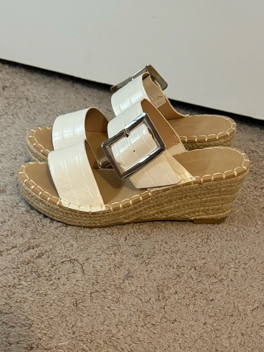 Cute Vintage Havana size 7 white croc embossed Robin slip on wedge sandals new